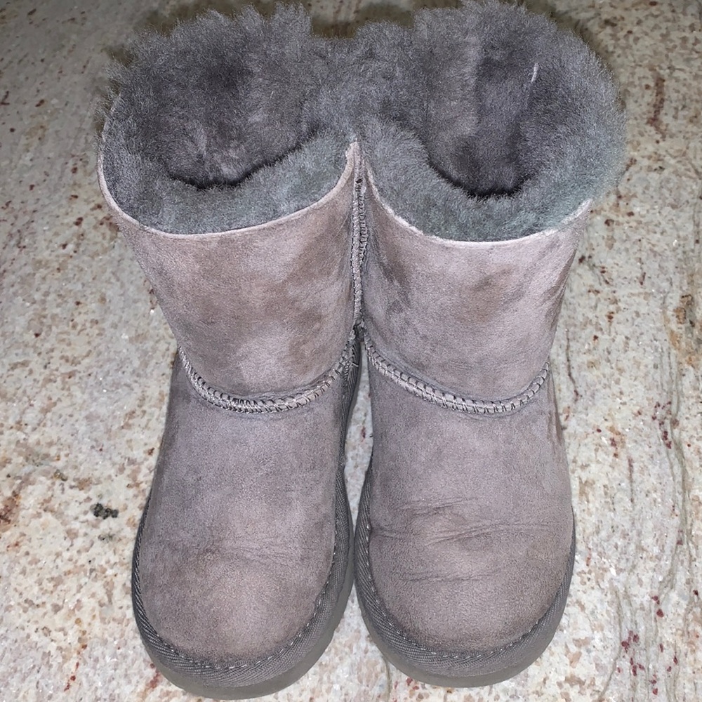 Ugg boots with bow backs